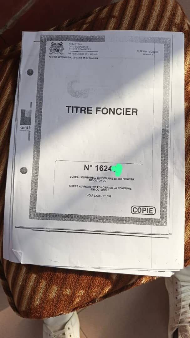 Grande parcelle en angle de rue à vendre à Fidjrossè – Zone JNP avec Titre Foncier — photo 2