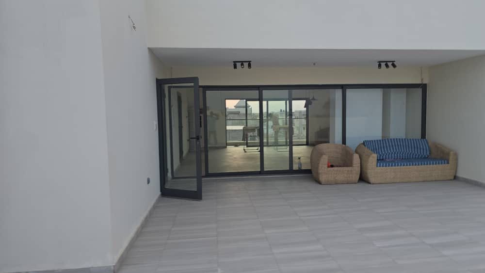 Magnifique villa triplex moderne à vendre à Fidjrossè Plage – 3 min de la Route des Pêches — photo 6