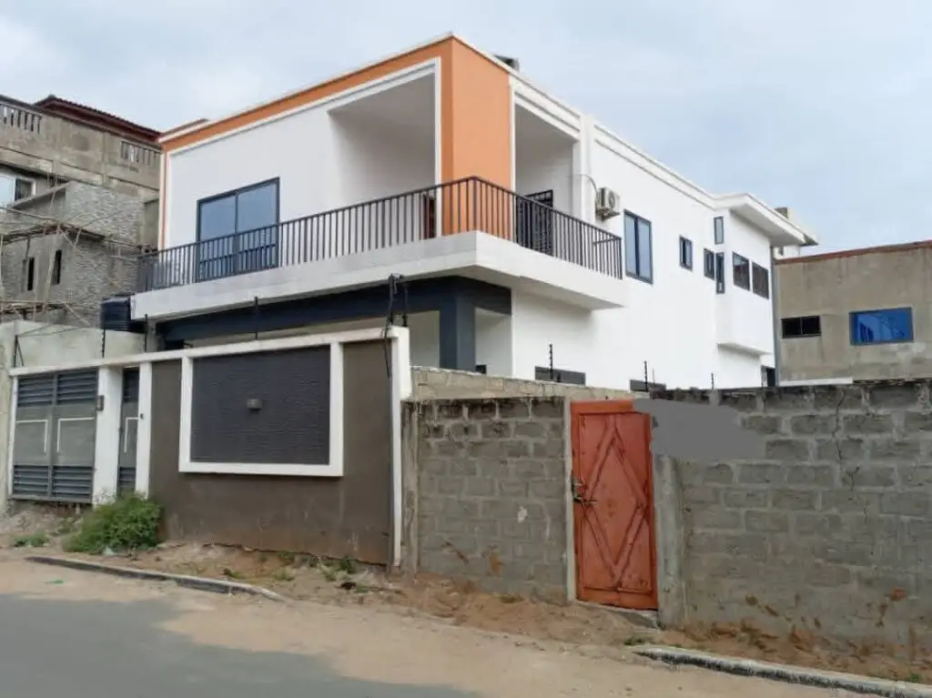 Parcelle de 379 m² en angle de rue à vendre à Fidjrossè – Zone JNP