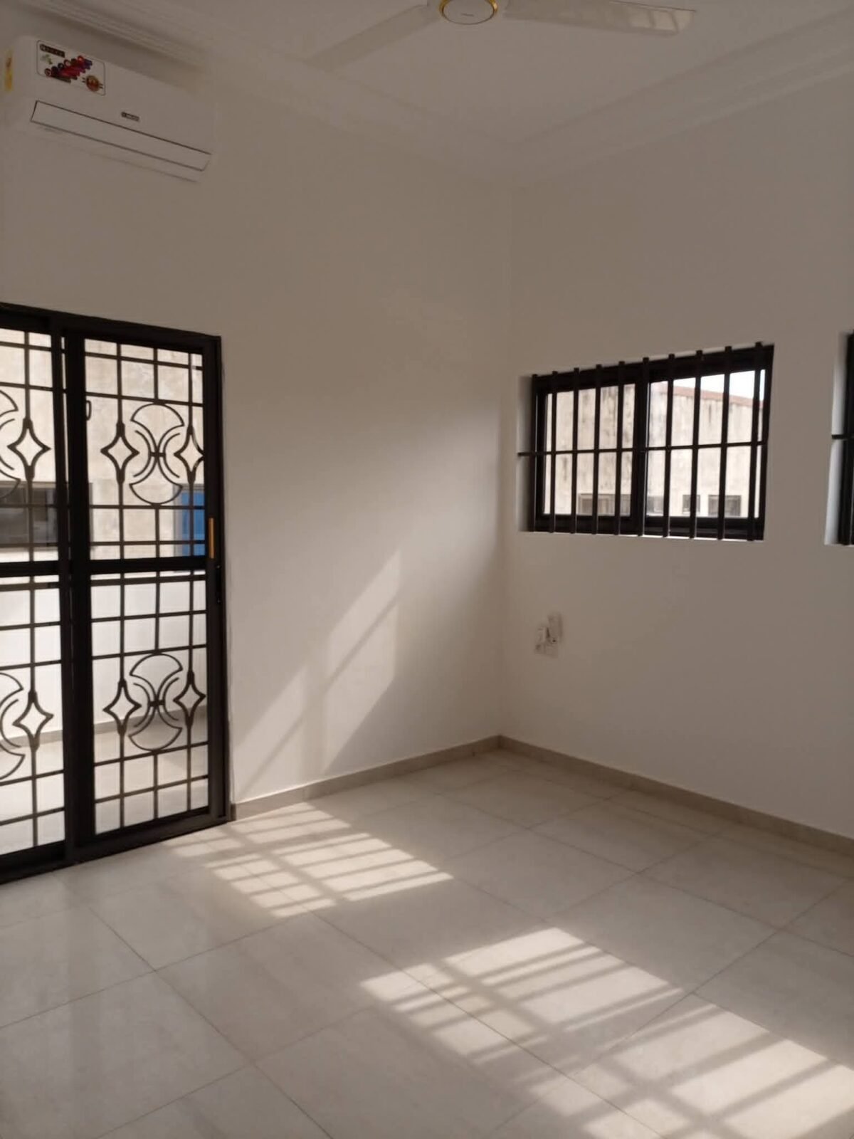 Parcelle de 379 m² en angle de rue à vendre à Fidjrossè – Zone JNP — photo 4