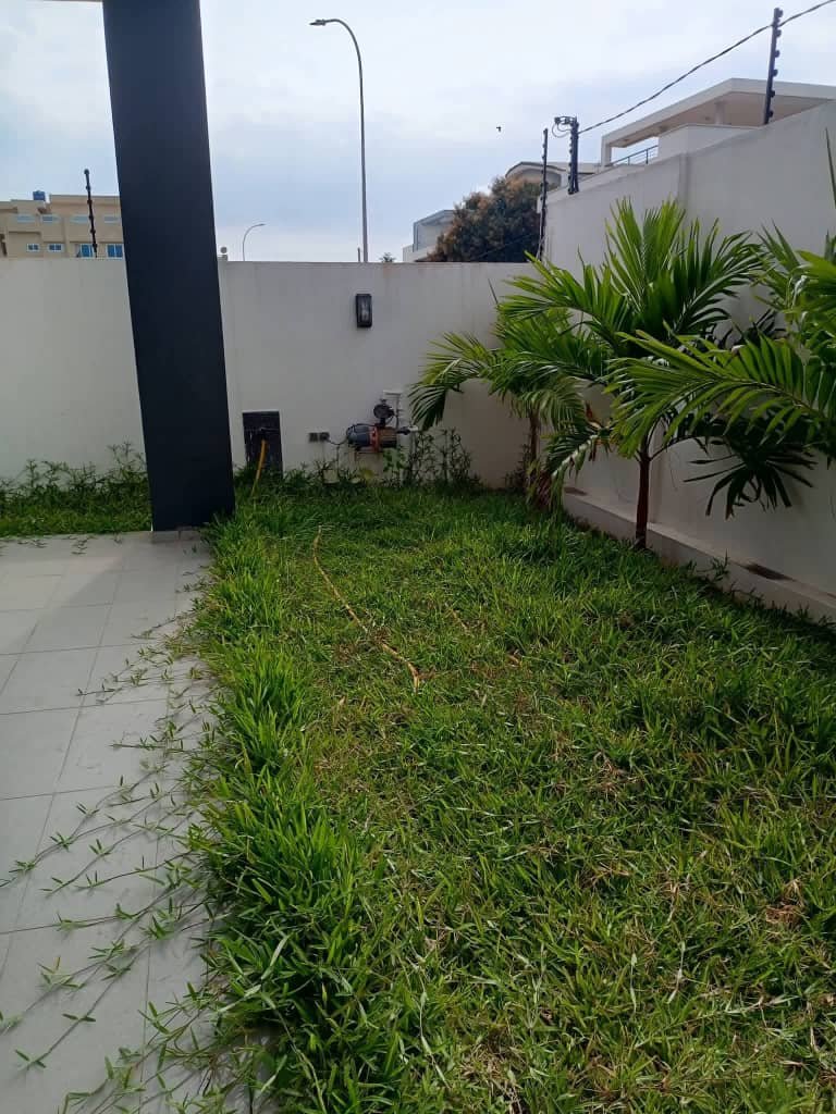Parcelle de 379 m² en angle de rue à vendre à Fidjrossè – Zone JNP — photo 2