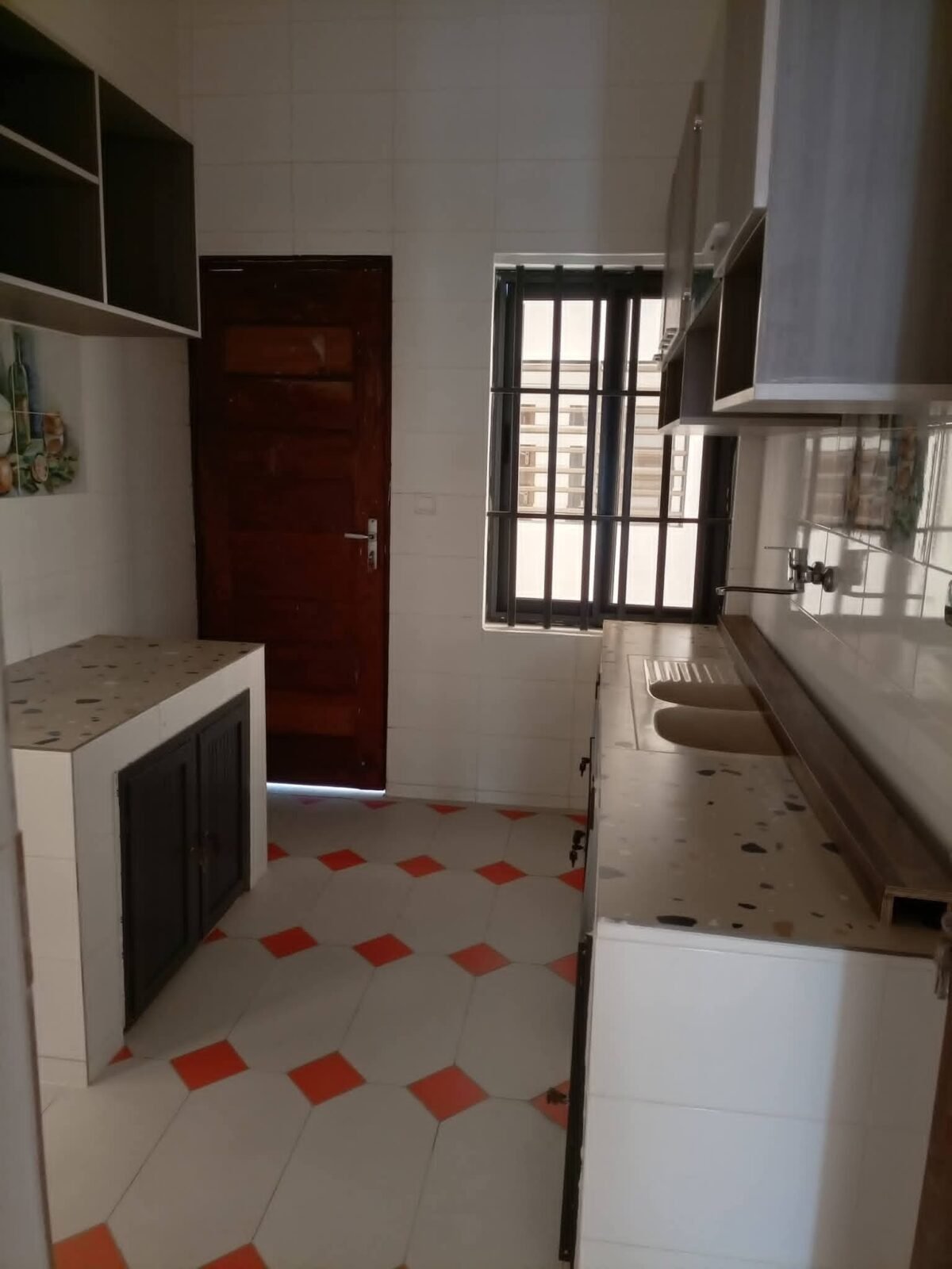 Parcelle de 379 m² en angle de rue à vendre à Fidjrossè – Zone JNP — photo 3
