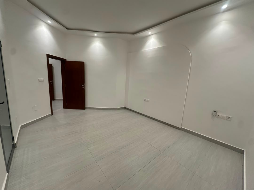 Appartement moderne 3 chambres salon à louer à Fidjrossè – À 3 min de la plage — photo 3