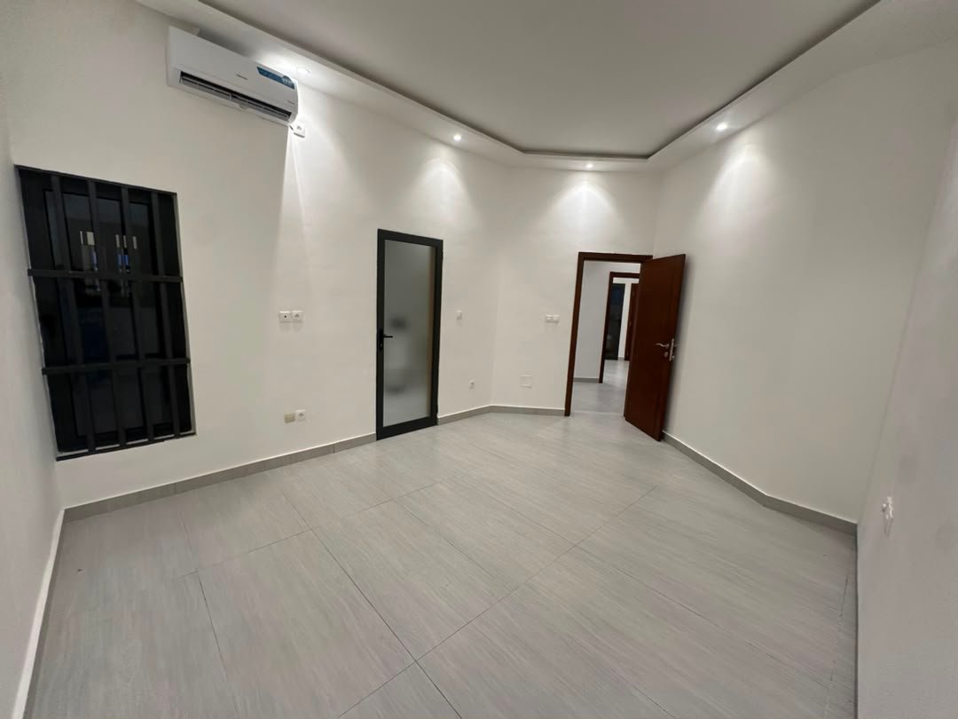 Appartement moderne 3 chambres salon à louer à Fidjrossè – À 3 min de la plage — photo 8