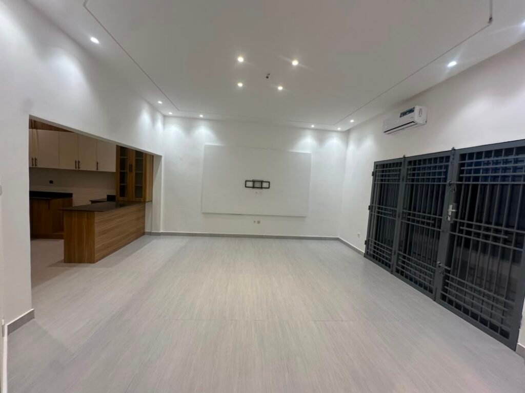 Appartement moderne 3 chambres salon à louer à Fidjrossè – À 3 min de la plage
