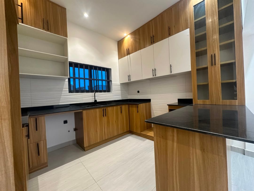 Appartement moderne 3 chambres salon à louer à Fidjrossè – À 3 min de la plage — photo 14