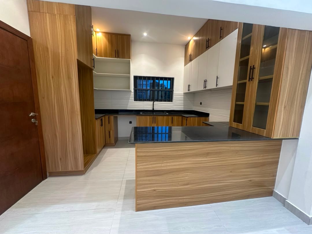 Appartement moderne 3 chambres salon à louer à Fidjrossè – À 3 min de la plage — photo 16
