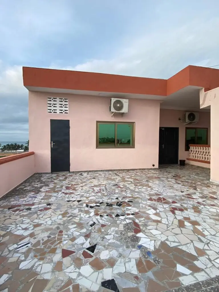 Appartement meublé 1 chambre salon à louer à Togbin – Vue sur mer