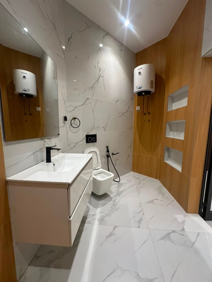 Appartement moderne 3 chambres salon à louer à Fidjrossè – À 3 min de la plage — photo 11