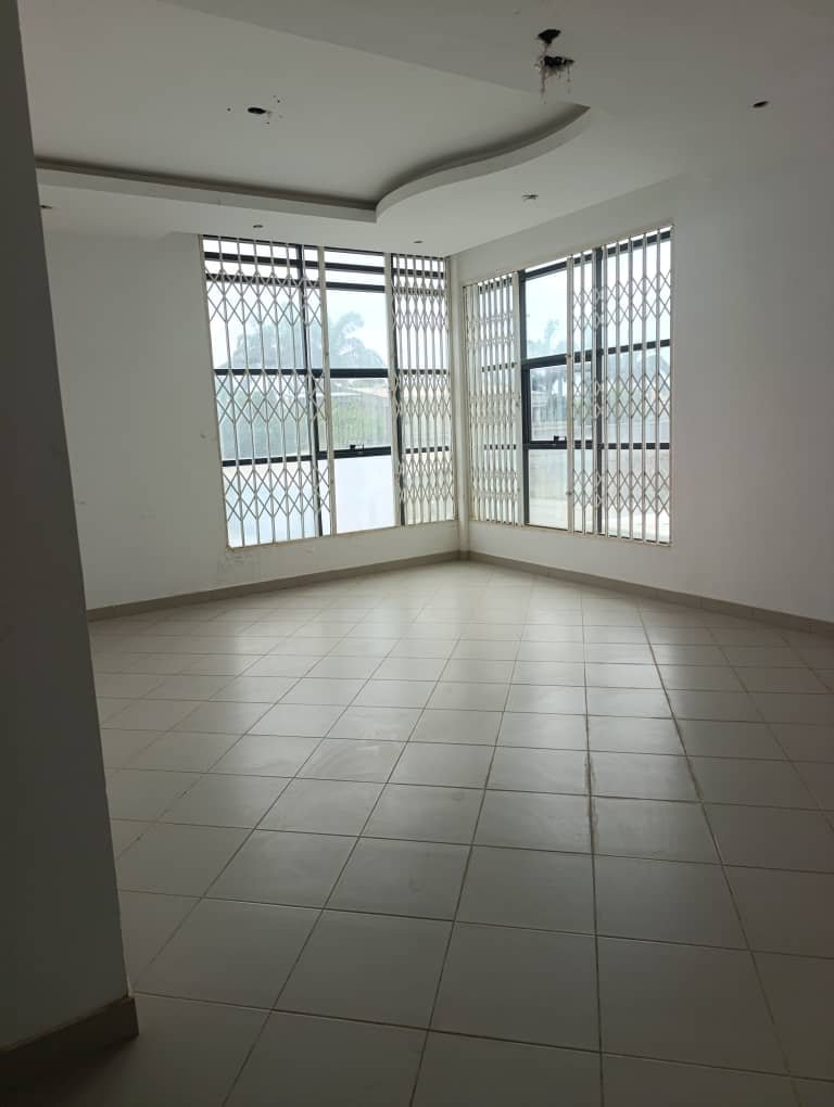 Villa duplex avec piscine à vendre à Érevan Cotonou – 6 chambres — photo 4