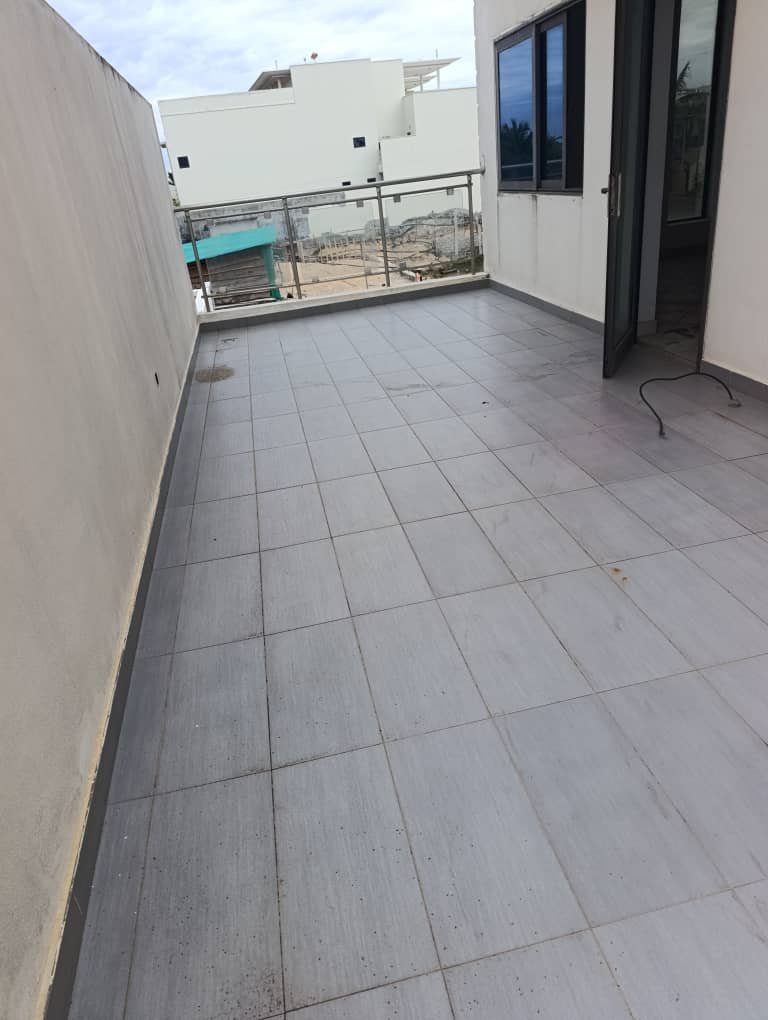 Villa duplex avec piscine à vendre à Érevan Cotonou – 6 chambres — photo 2
