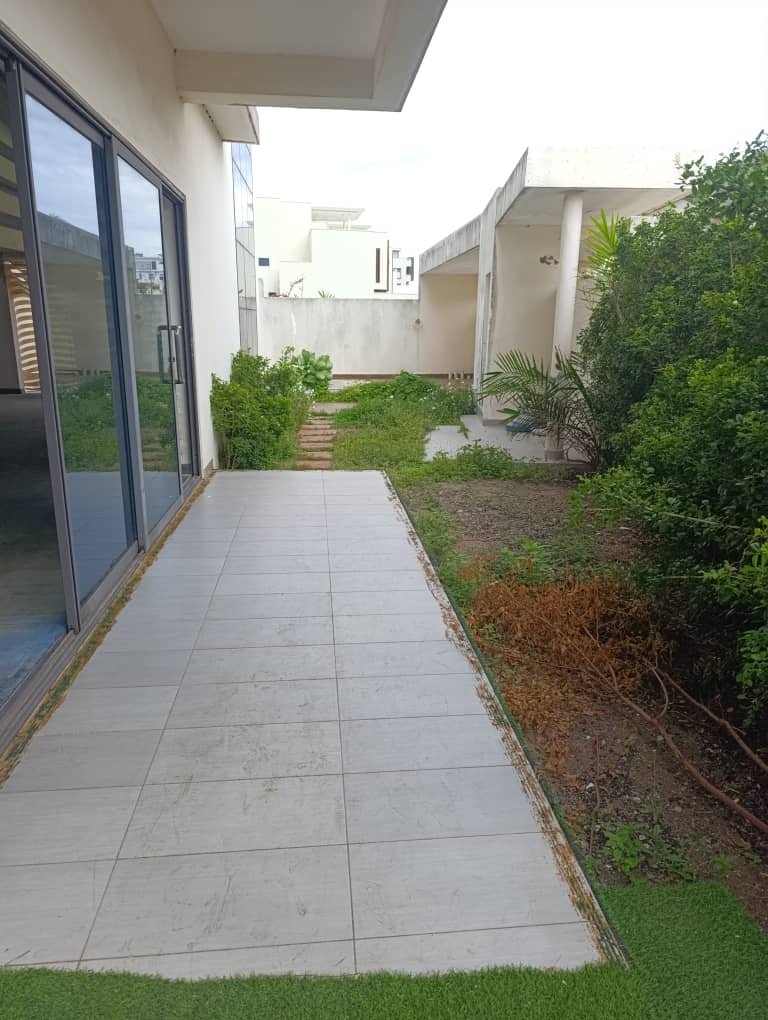 Villa duplex avec piscine à vendre à Érevan Cotonou – 6 chambres — photo 3