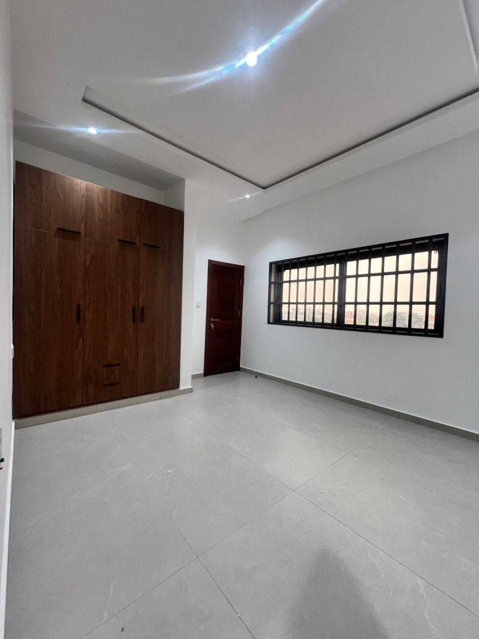 Appartement duplex 2 chambres salon haut standing à louer à Akpakpa Ciné Concorde — photo 11