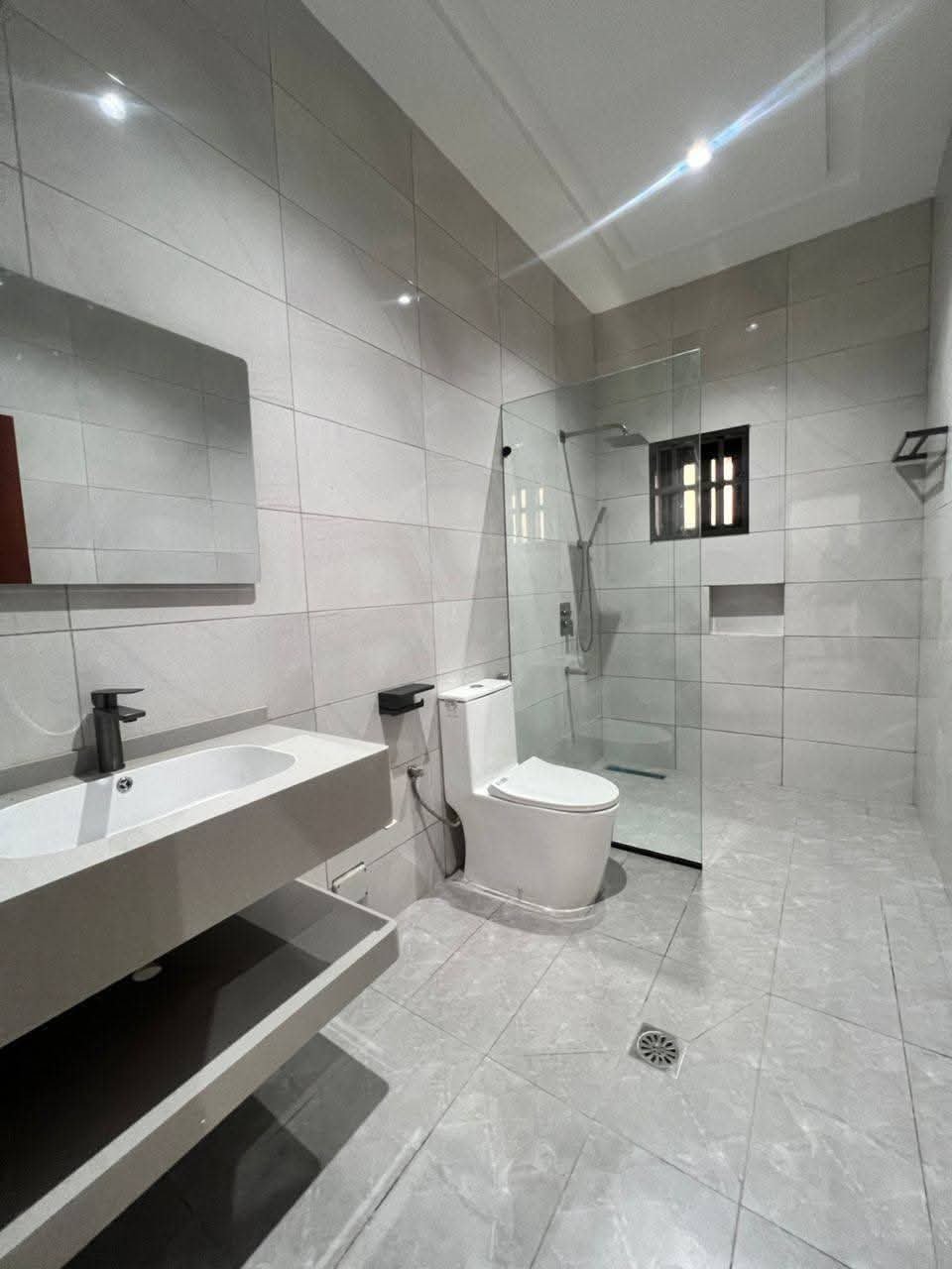 Appartement duplex 2 chambres salon haut standing à louer à Akpakpa Ciné Concorde — photo 10