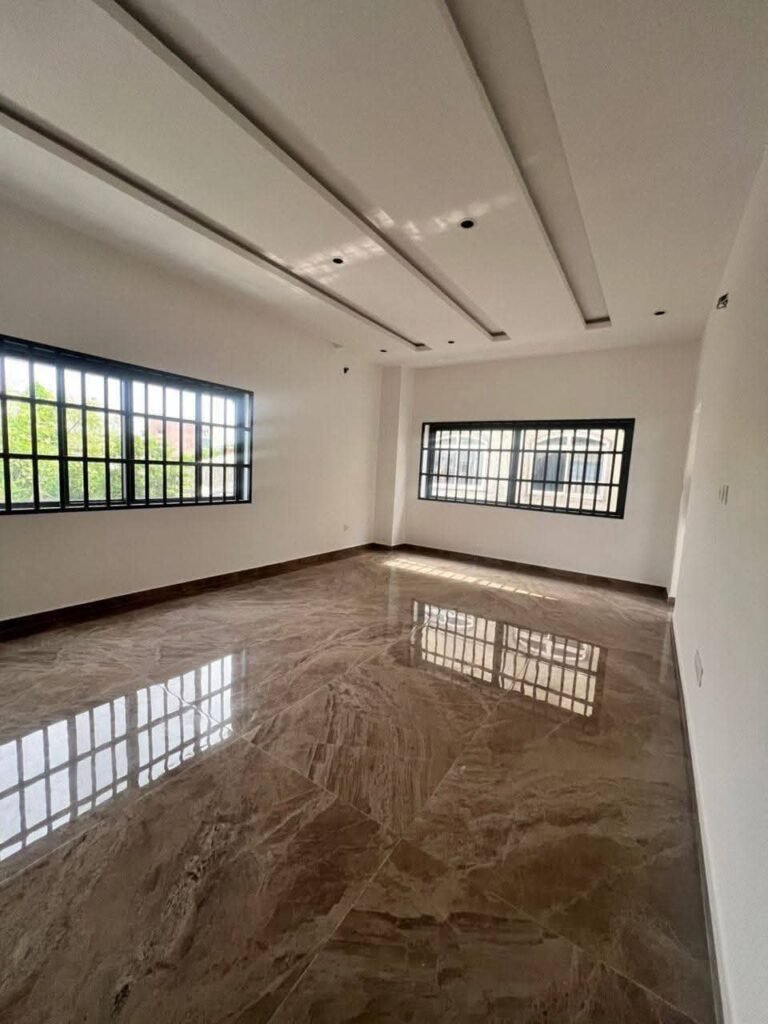 Appartement duplex 2 chambres salon haut standing à louer à Akpakpa Ciné Concorde