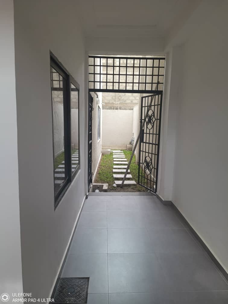 Villa duplex neuve de 4 chambres à vendre à Fidjrossè Plage – Zone Kirikou