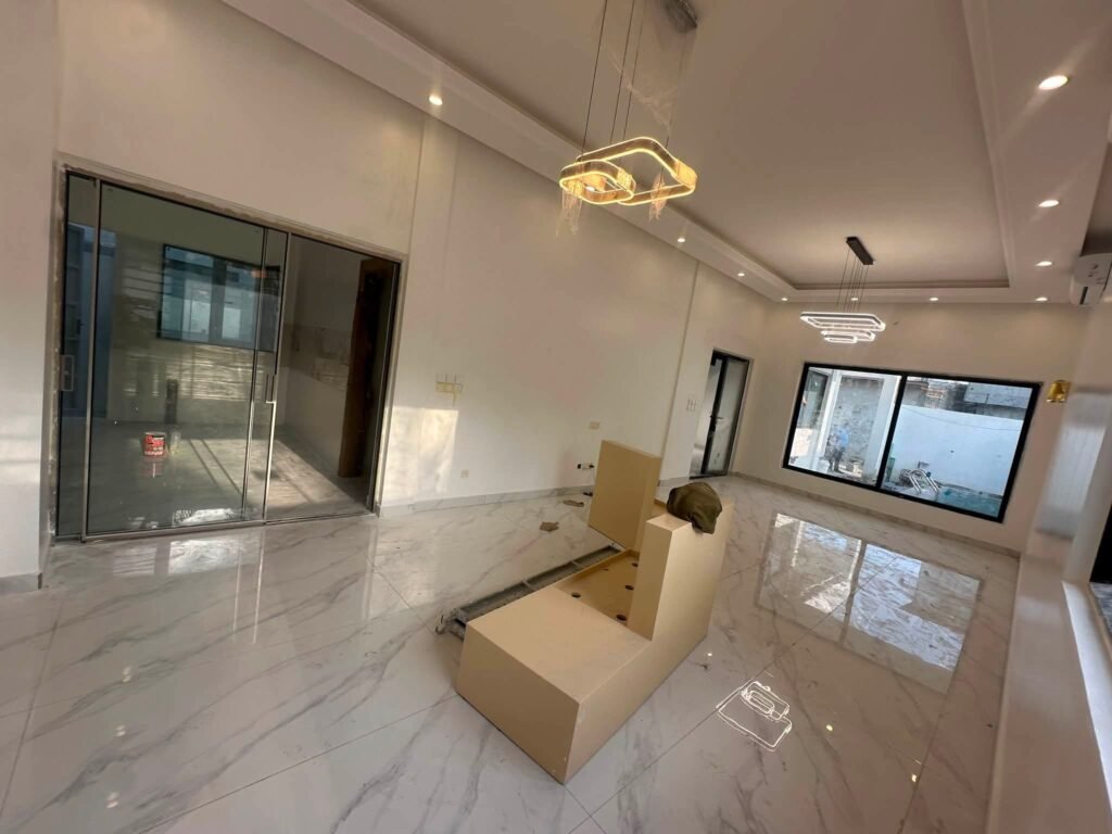 Villa duplex moderne avec piscine à louer à Fidjrossè Plage – 4 chambres