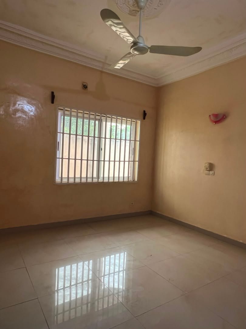 Maison dallée de 3 chambres à vendre à Calavi Zopah – Titre Foncier en cours — photo 3