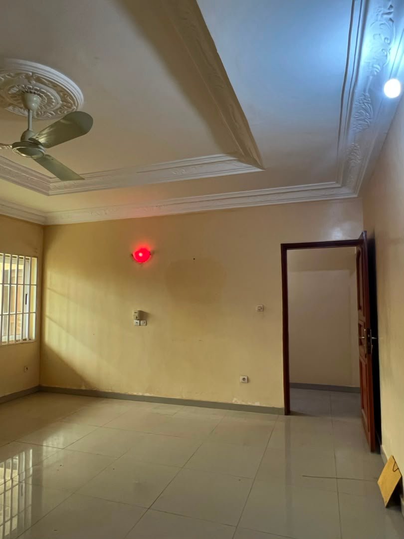 Maison dallée de 3 chambres à vendre à Calavi Zopah – Titre Foncier en cours — photo 4