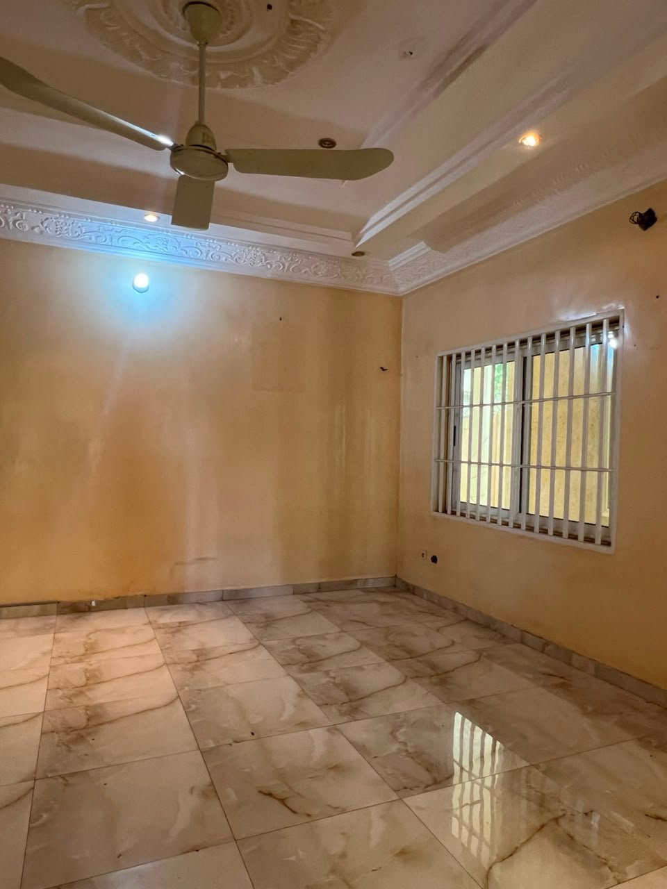 Maison dallée de 3 chambres à vendre à Calavi Zopah – Titre Foncier en cours — photo 2