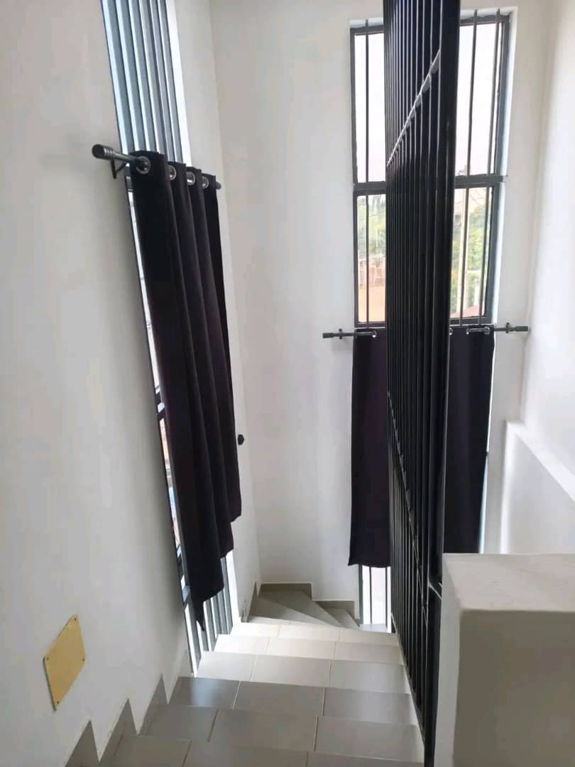 Belle villa duplex meublée à vendre à Calavi Bakhita – Titre Foncier — photo 7