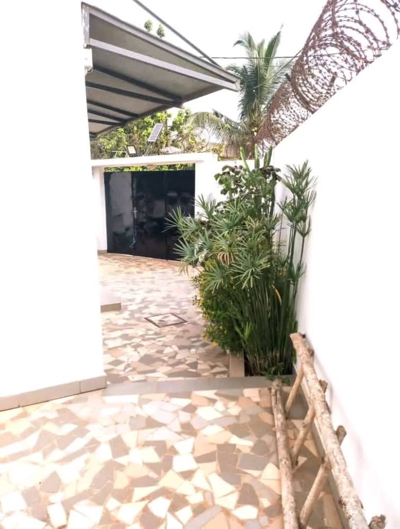 Belle villa duplex meublée à vendre à Calavi Bakhita – Titre Foncier — photo 12