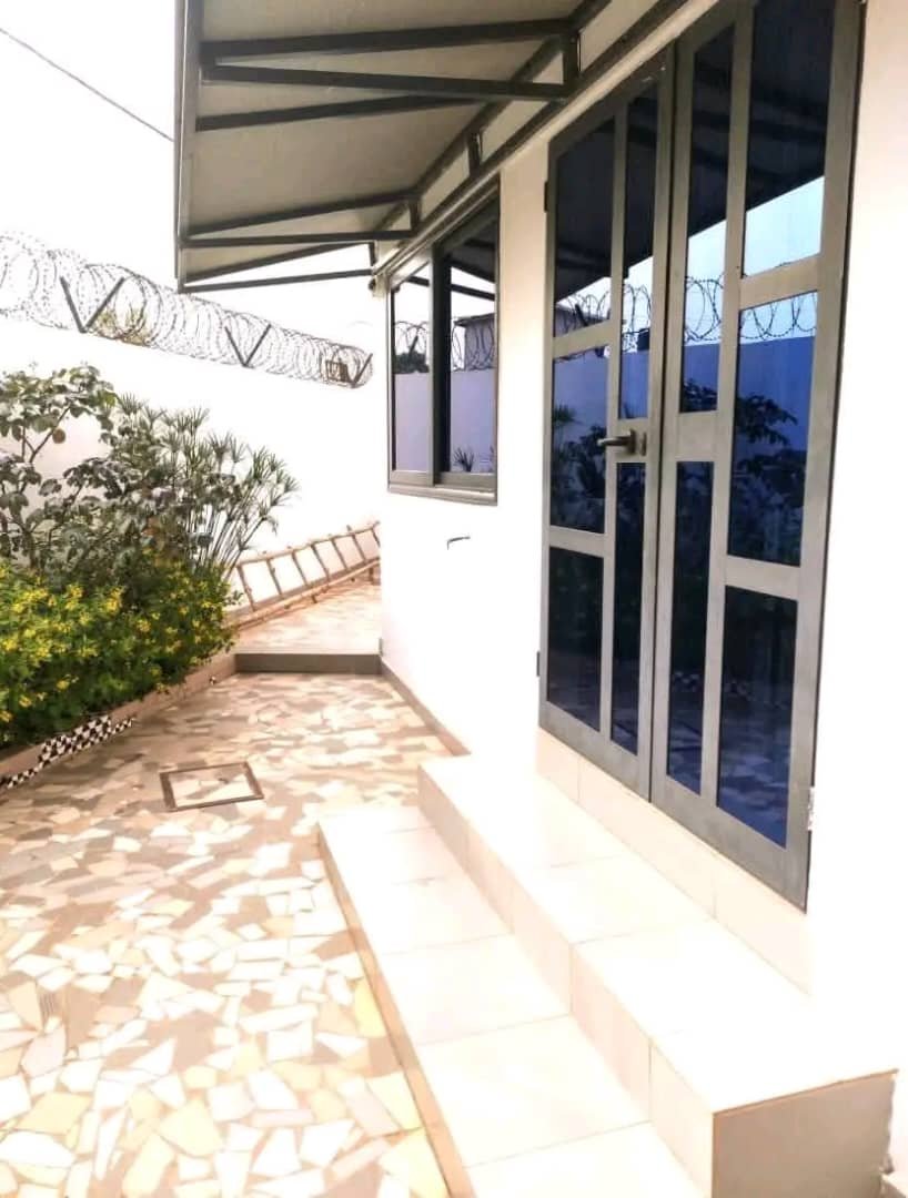 Belle villa duplex meublée à vendre à Calavi Bakhita – Titre Foncier — photo 16