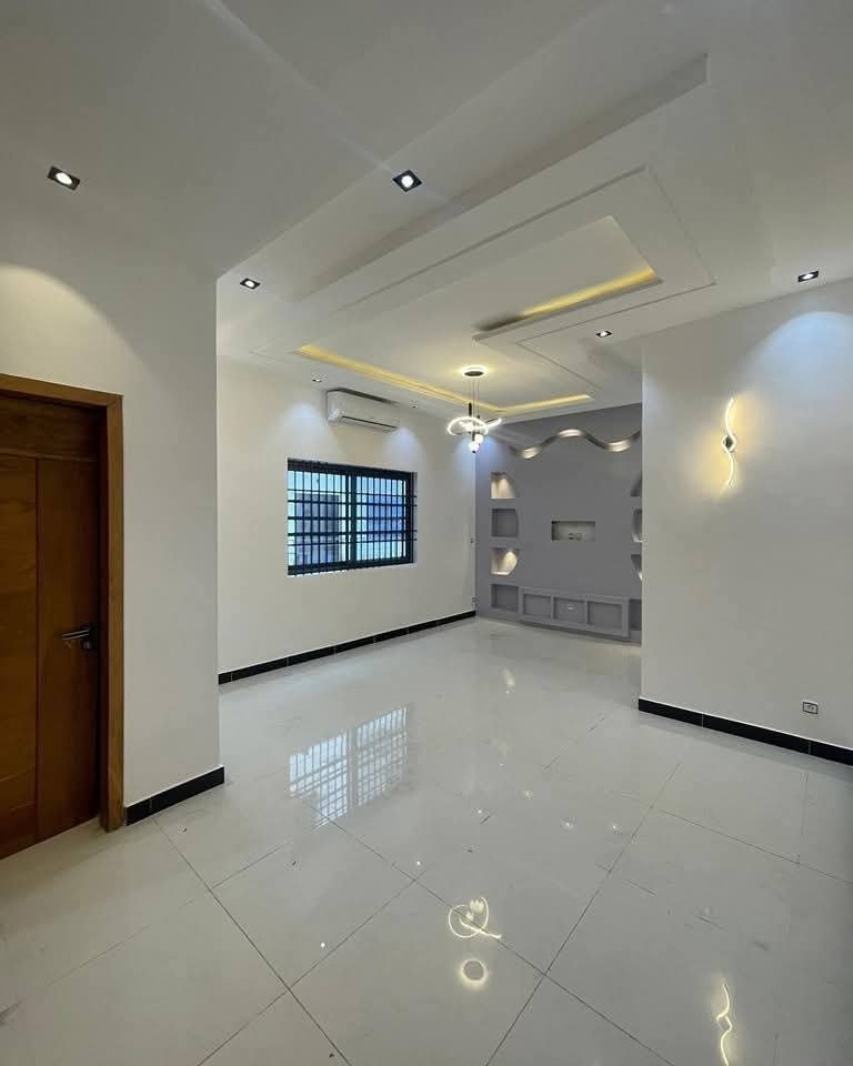 Location entrée personnelle 4 pièces Fidjrossè Akogbato — photo 2