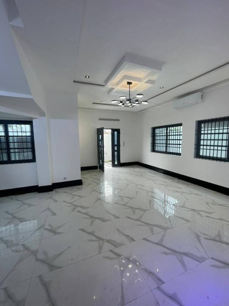 Location entrée personnelle 4 pièces Fidjrossè Akogbato