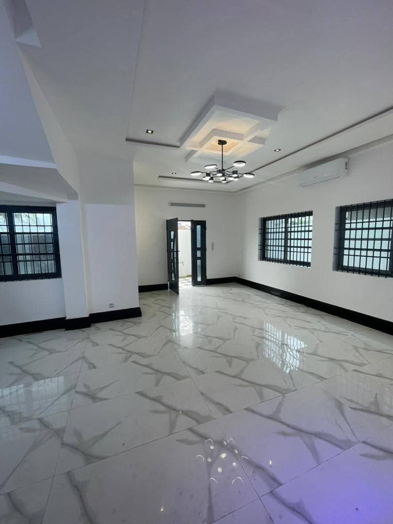 Location entrée personnelle 4 pièces Fidjrossè Akogbato — photo 9
