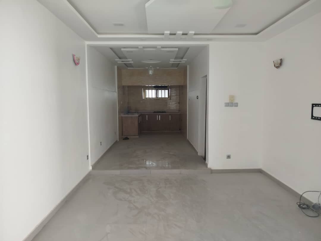 Location villa 3 pièces avec jardin Cité Houeyiho — photo 3