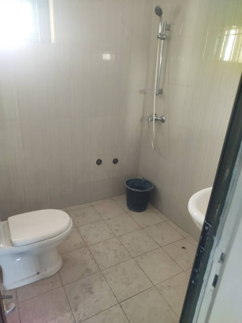 Location villa 3 pièces avec jardin Cité Houeyiho — photo 4
